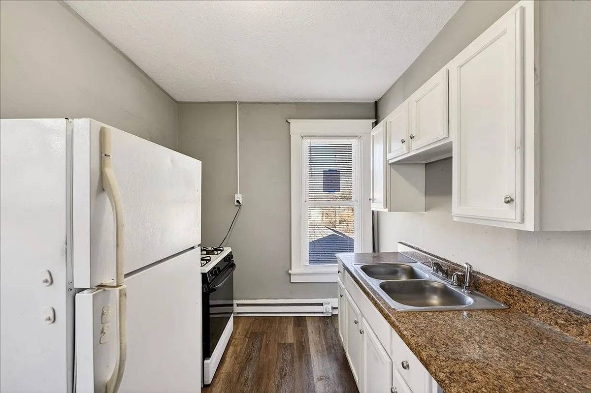 Building Photo - 4114 1/2 E Washington St