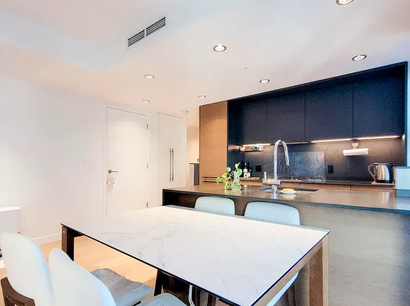1289 Hornby St #1705, Vancouver, BC V6Z 2H7