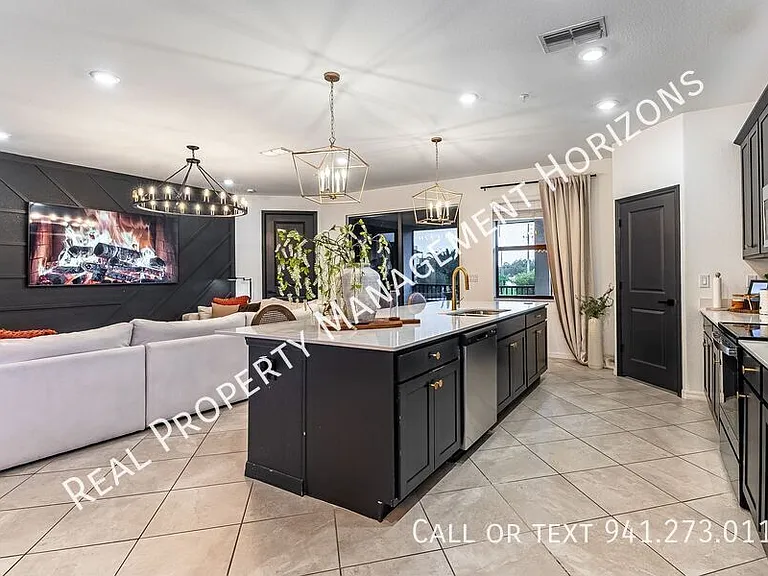 5623 N Honore Ave #322 — Photo 9