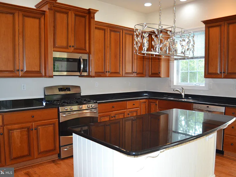 806 Wren Ln — Photo 12