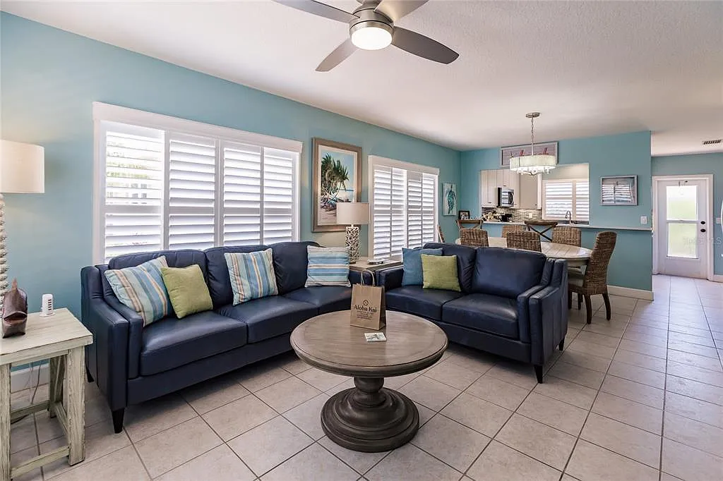 2 bed, 2.0 bath, 1056 sqft, $8,970 — Photo 4