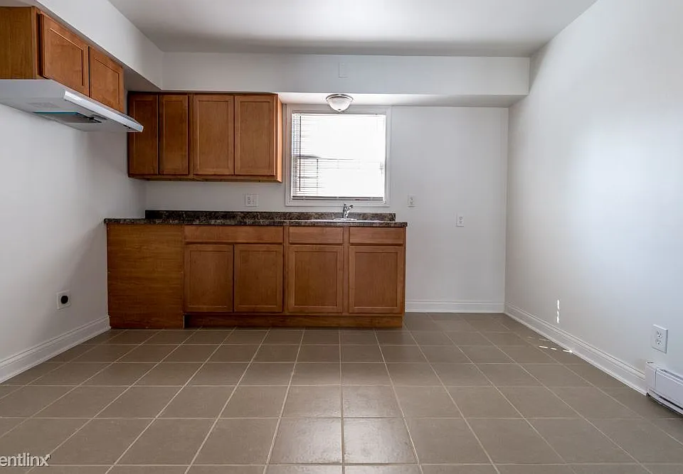 101 Memorial Dr Apartments Chicago Kitchen_01