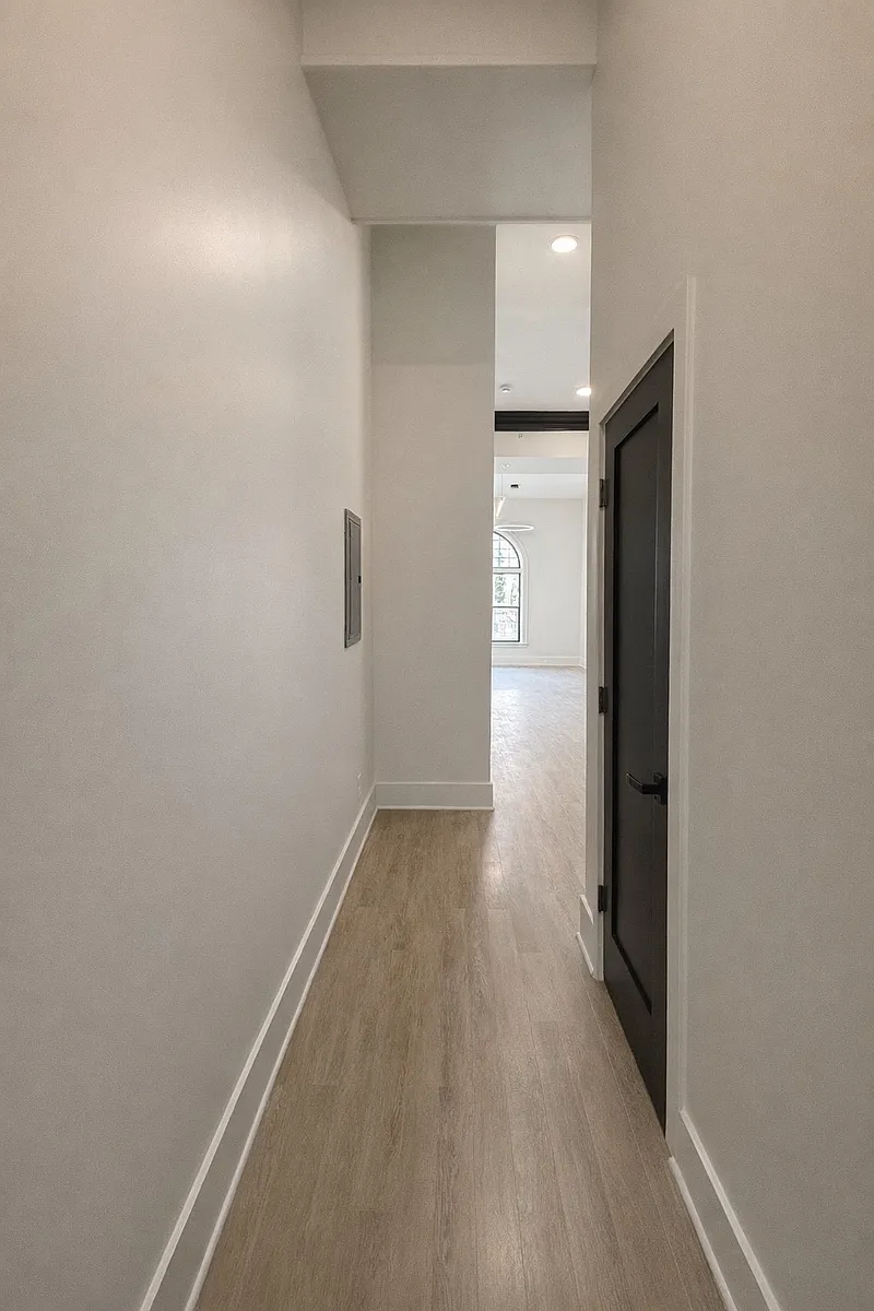 Building Photo - 411 W 1st Ave #304