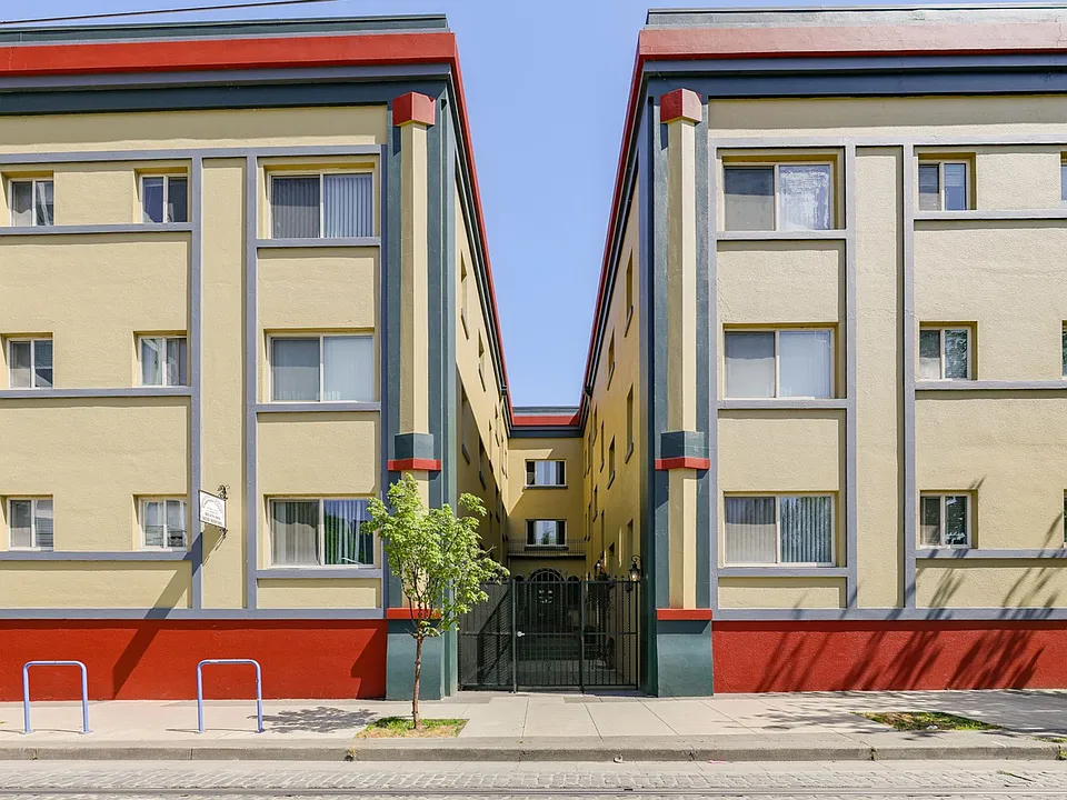 Chapman Court Aparments