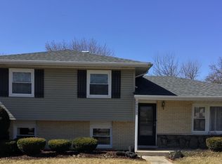 10532 S Aspen Dr, Palos Hills, IL 60465