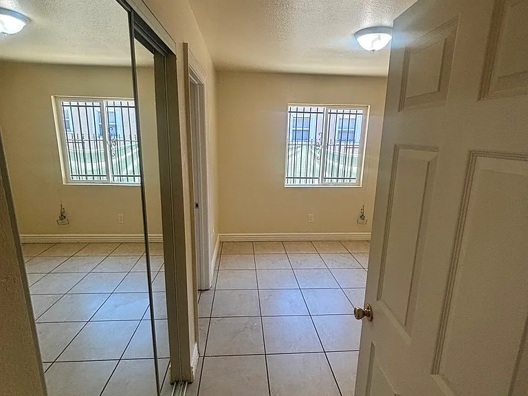 4232 Kenwood Ave — Photo 11