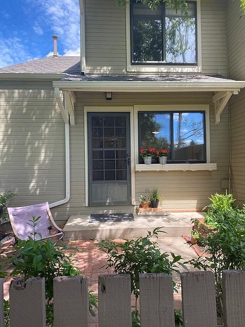 1st image of 301 S Taft Ct