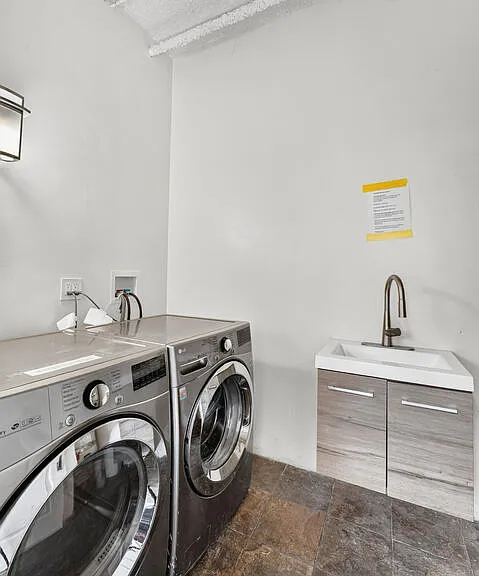 1619 Colby Ave #4 — Photo 29