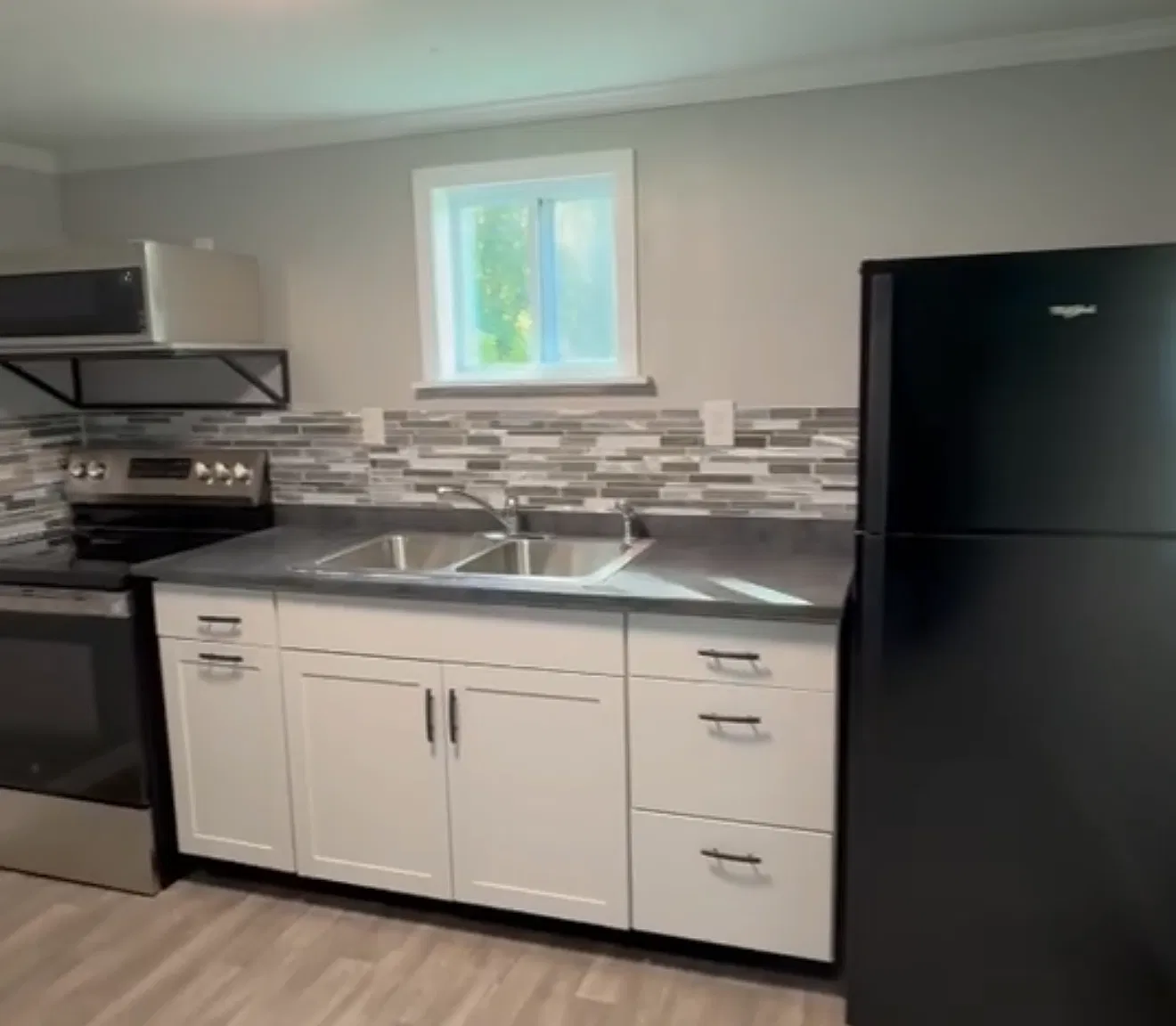 2 bed, $900 — Photo 2