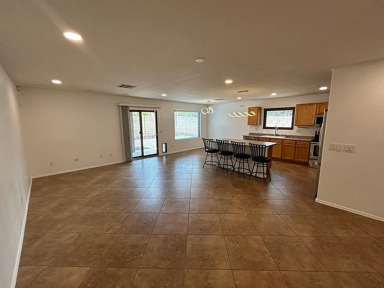 3126 W Zachary Dr — Photo 6