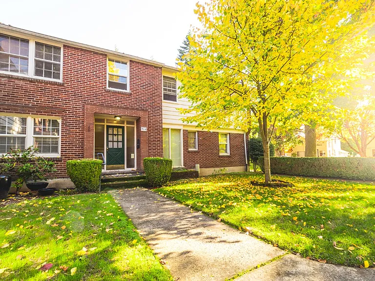 Colonial Park Apartments - Comfortable Living with a $99 Deposit Move-In Special — Photo 34