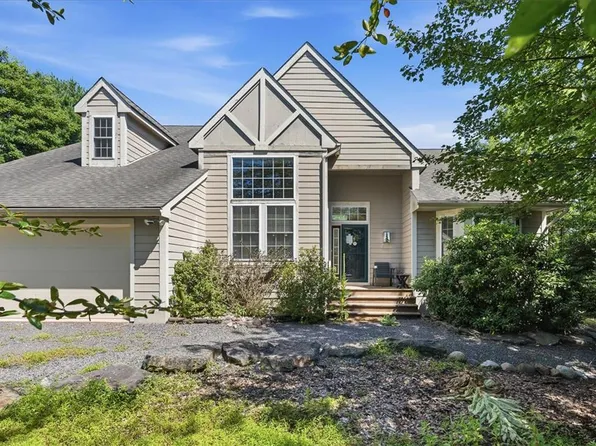 133 Conifer Ln, Pocono Pines, PA 18350