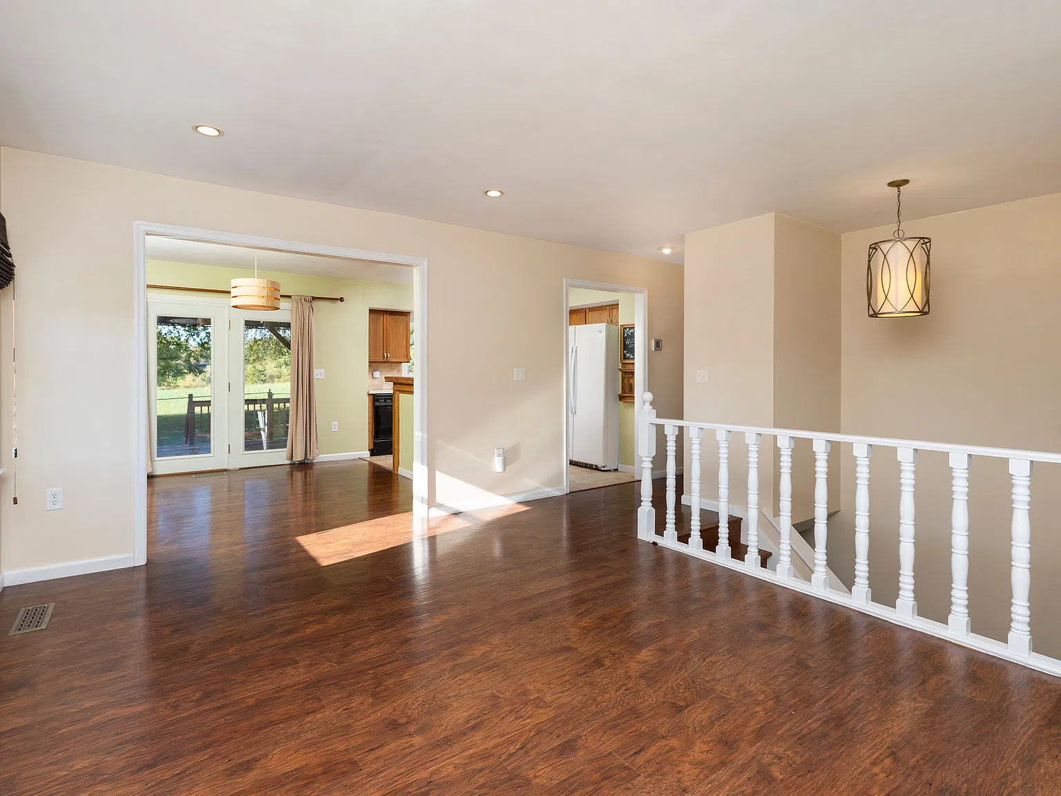 4 bed, 2.5 bath, 1605 sqft, $2,200 — Photo 3