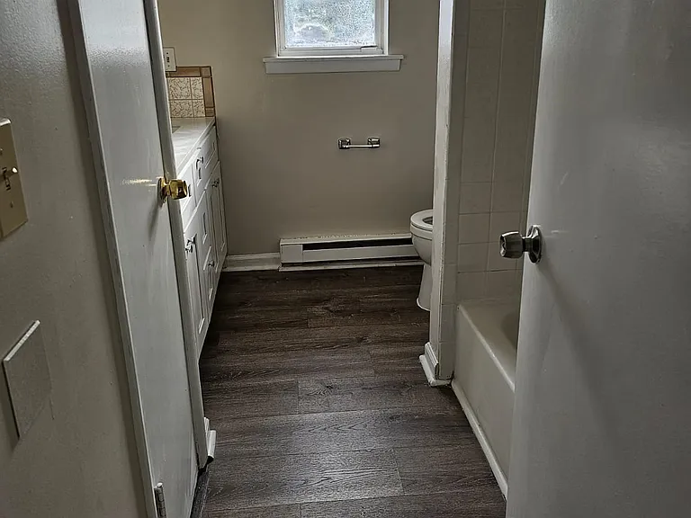 109 Caesars Ln #E — Photo 8