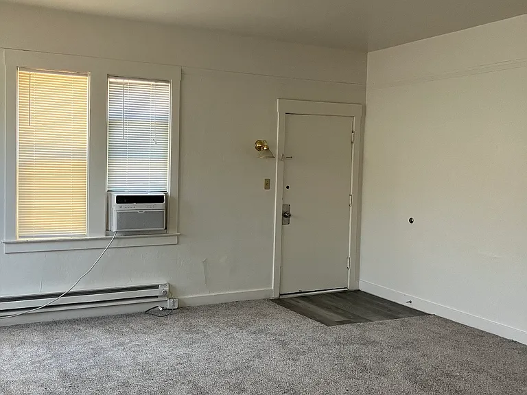 1112 Walnut St #8 — Photo 3