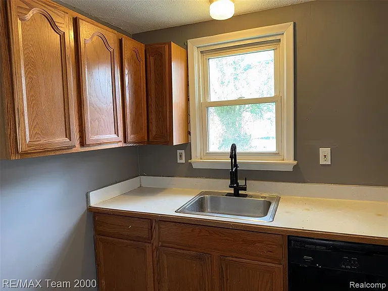 17930 Ruth St — Photo 13