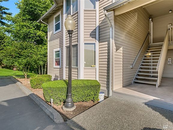 2nd image of 1101 10th St APT 21