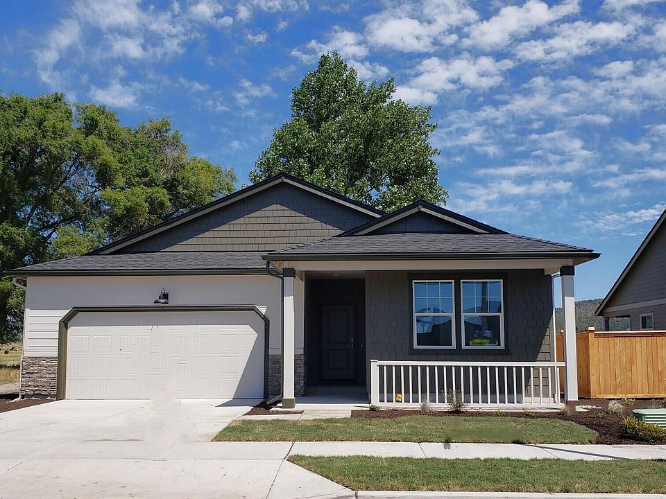 1st image of 304 SE Stetson Ct Lot 80