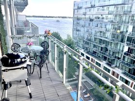 39 Queens Quay E