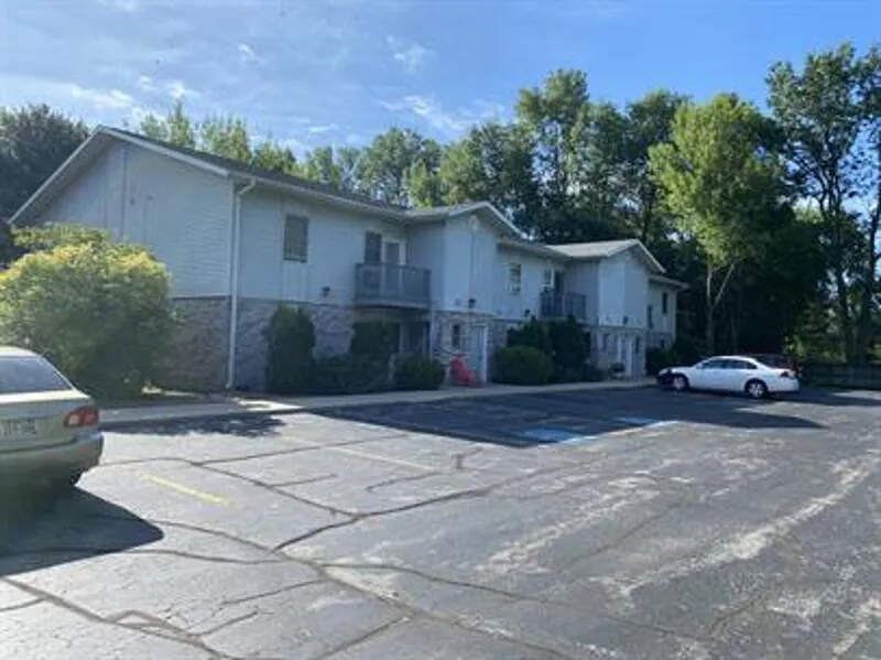 120-130 Memorial Dr — Photo 4
