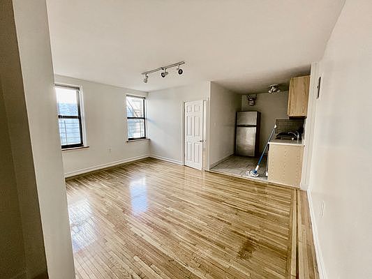 1st image of 183 Pinehurst Ave #25