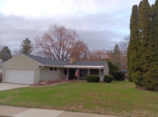 1604 Parkside Ct, Freeport, IL 61032