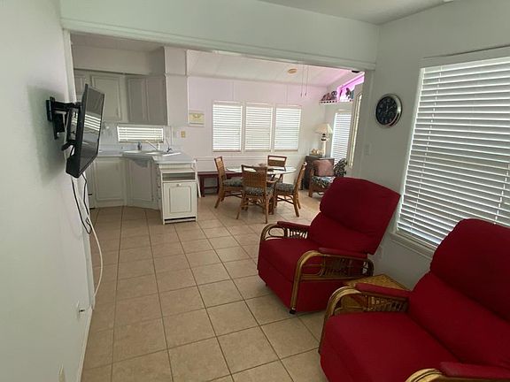 4th image of 756 E Clam Cir