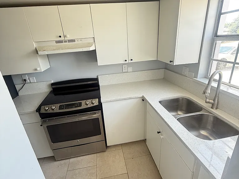 122 Hummingbird St #C — Photo 1