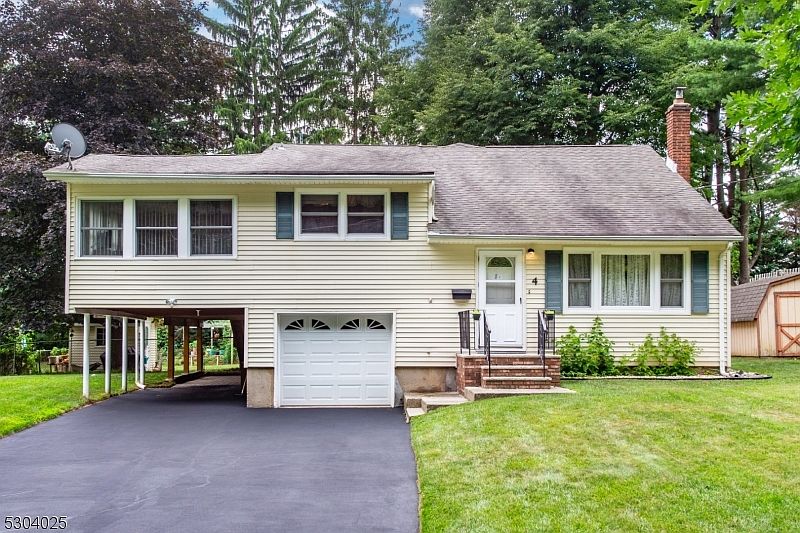 1st image of 4 Roosevelt Dr