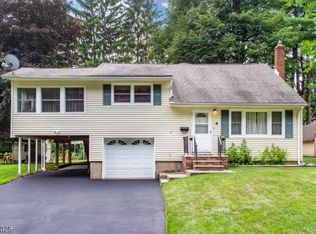 4 Roosevelt Dr, Ogdensburg, NJ 07439