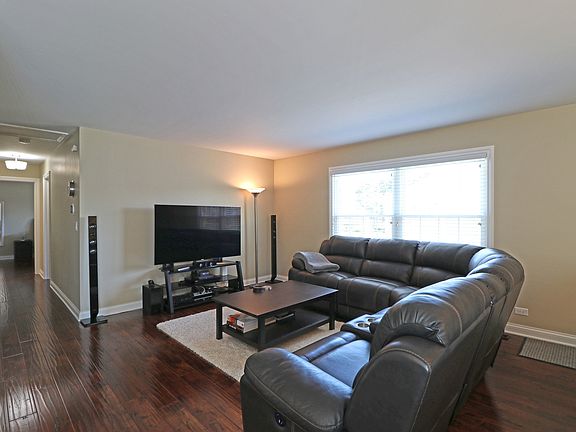 3rd image of 346 Ashwood Ct #346