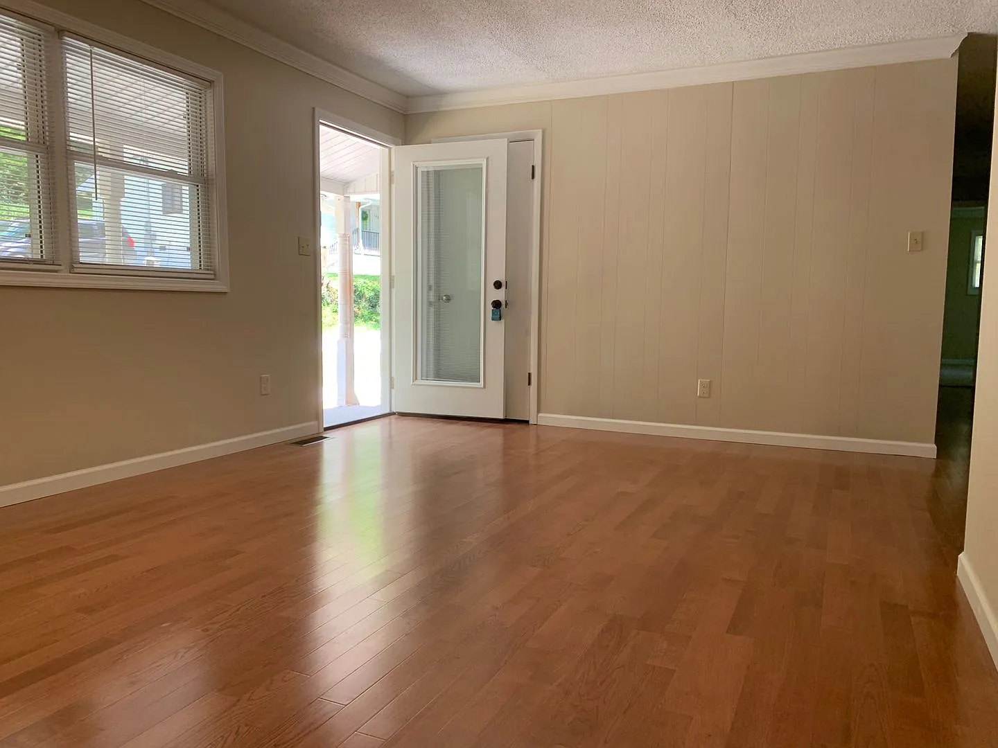 Available now -- 3 Bedroom 1.5 Bath DUPLEX in Maryville City — Photo 4