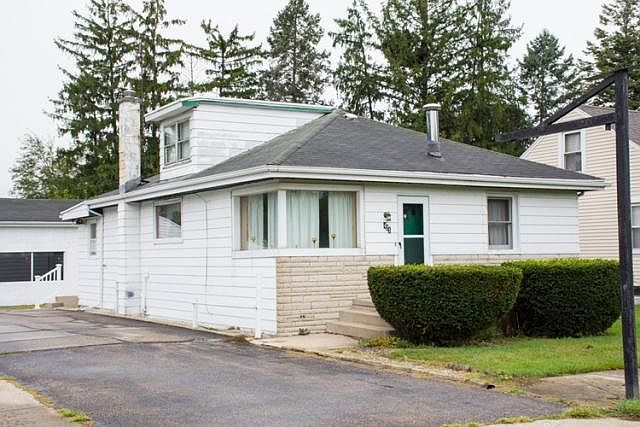1st image of 421 Capital Ave