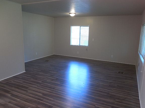 4th image of 190 E Emerald Lake Dr W