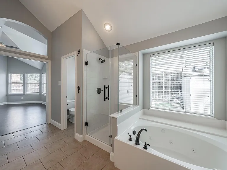 4548 Shamrock Dr — Photo 15