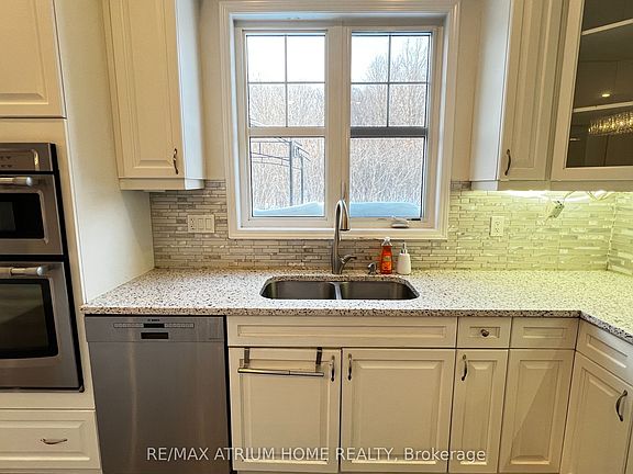 4th image of 2 Forest Grove Ln