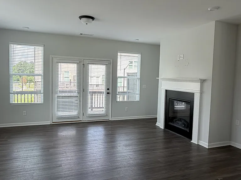 900 Cotton Dr SE — Photo 11