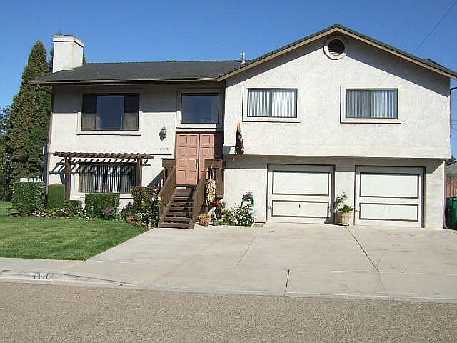 Front of home with RV parking on right hand side