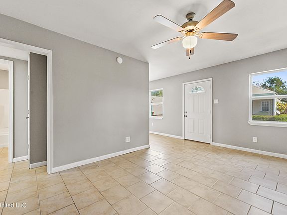 5th image of 249 Reynoir St #A
