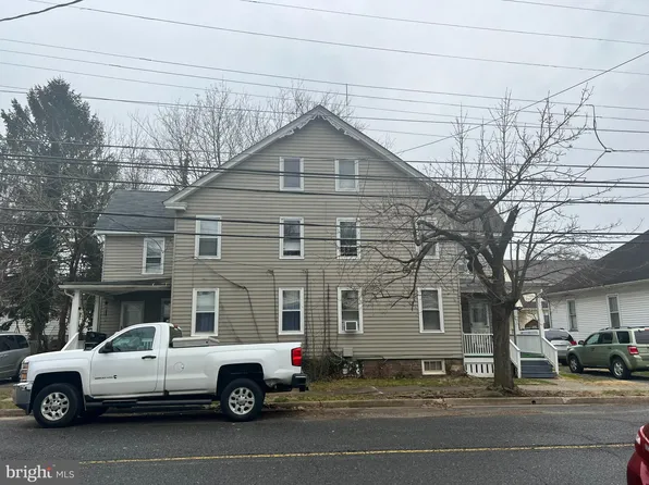 86 Chestnut St, Salem, NJ 08079
