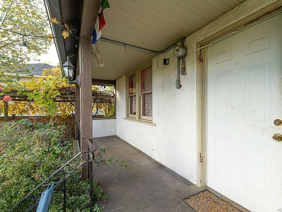 3210 Doncaster Dr, Victoria, BC V8P 3V4 Zillow