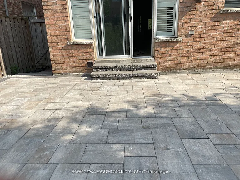 93 Starr Cres — Photo 6
