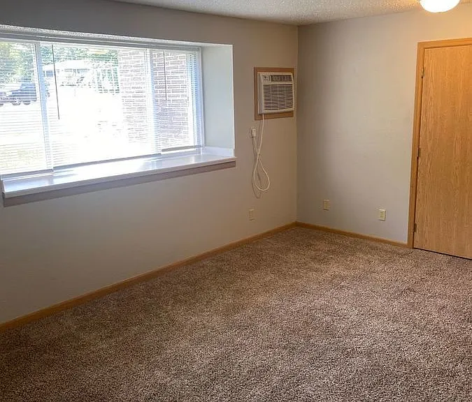 225 Ash St #14 — Photo 6