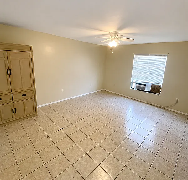 2985 Saint Charles St — Photo 4