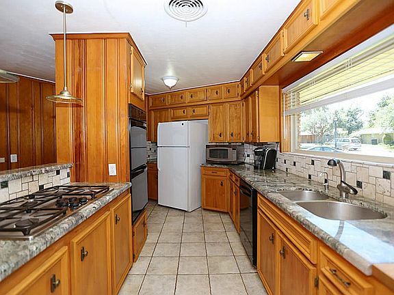 5th image of 15113 Lakeview Dr