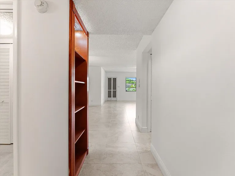 1821 NE 40th Ct #305 — Photo 12