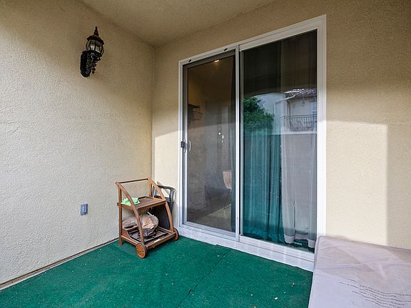 5th image of 41945 Davenport Way Unit D