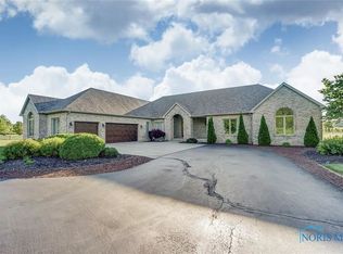 17677 W River Rd, Bowling Green, OH 43402