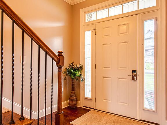 5th image of 723 Lampwick Ln