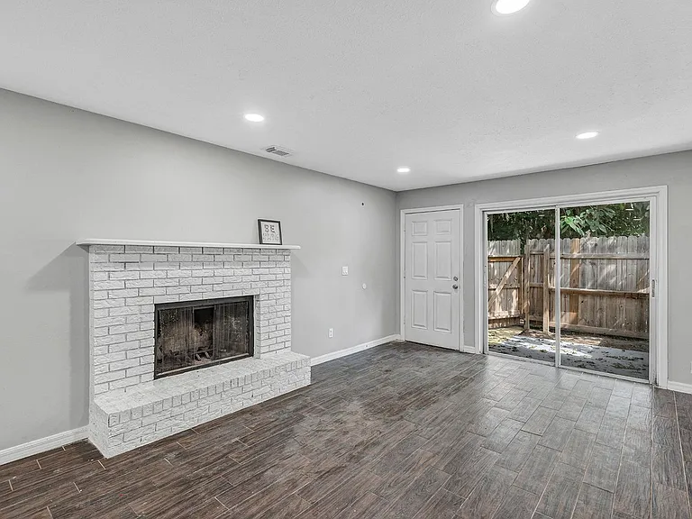 3990 SE 17th Ct — Photo 8